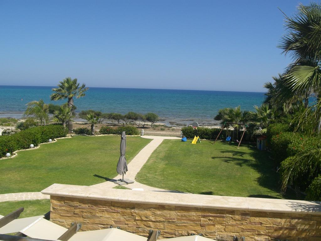 Ionion Beachfront Villa Айя-Напа Номер фото