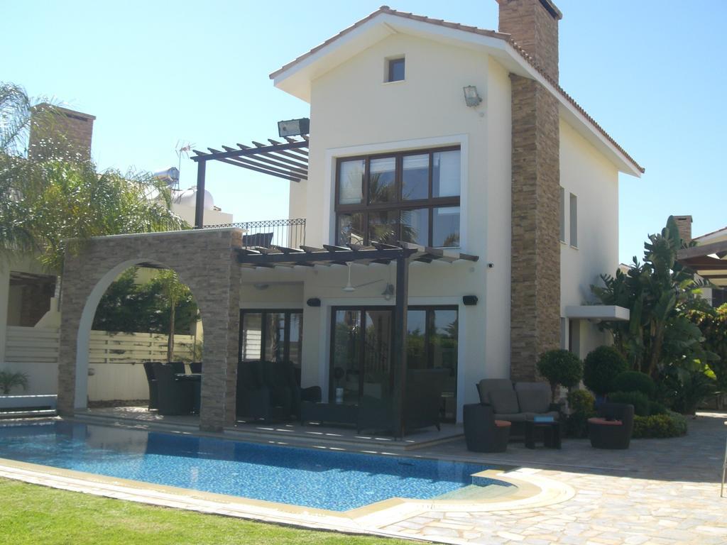 Ionion Beachfront Villa Айя-Напа Номер фото